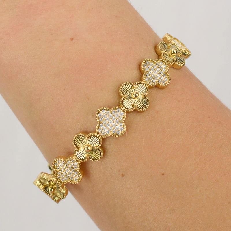 Bracelete Ajustável Inspiração Trevos Cravejados e Texturizados