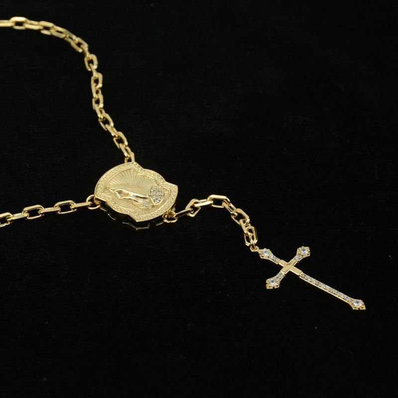 Escapulário Terço Cadeado 4mm Mão Rezando e Cruz Cravejados com Zircônias