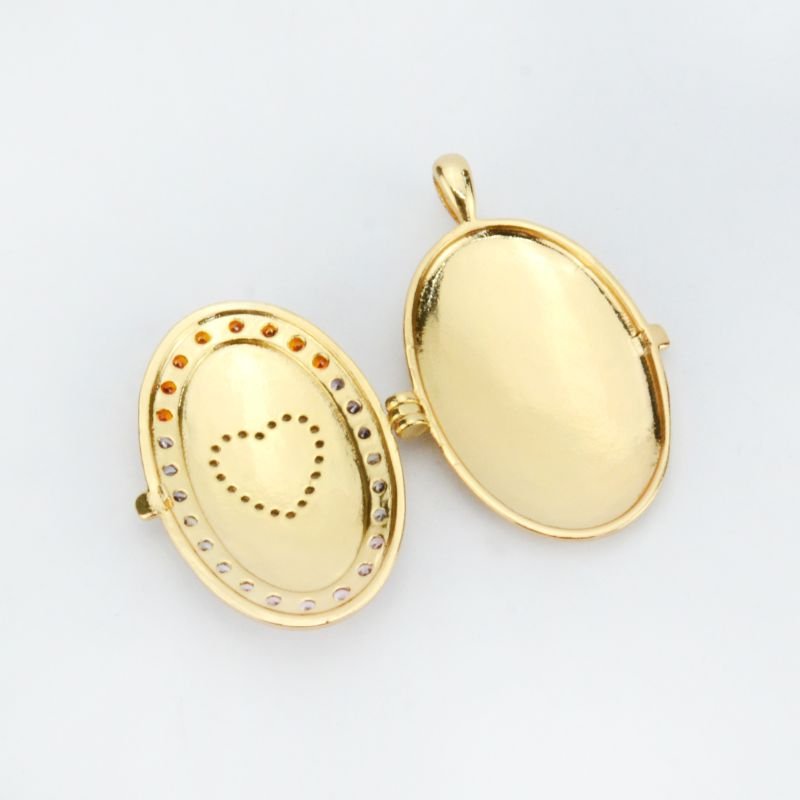 Pingente Relicário Oval com Coração e Zircônias Coloridas